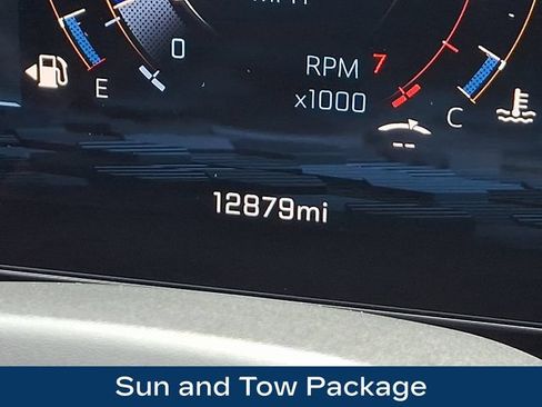 Used 2025 Chevrolet Suburban Premier w/ Sun And Tow Package AWD/4WD image 6