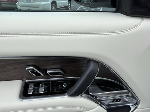 Certified 2025 Land Rover Range Rover SE AWD/4WD image 15