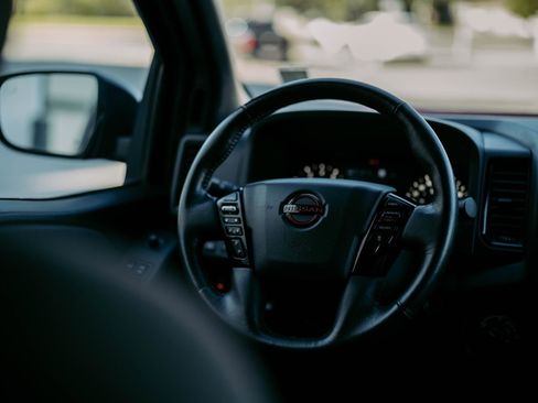 Used 2023 Nissan Frontier PRO-4X image 12