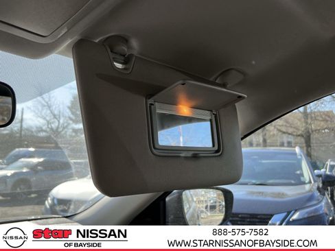 Used 2017 Nissan Rogue SV image 32