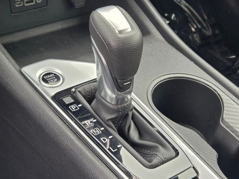 Used 2025 Nissan Altima 2.5 SV FWD image 26