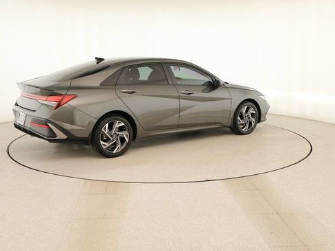 Used 2025 Hyundai Elantra Sport image 7