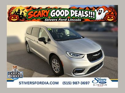 Used 2024 Chrysler Pacifica Touring-L