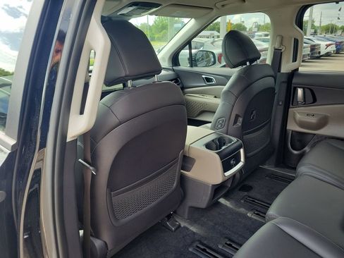 New 2026 Kia Carnival EX FWD image 17