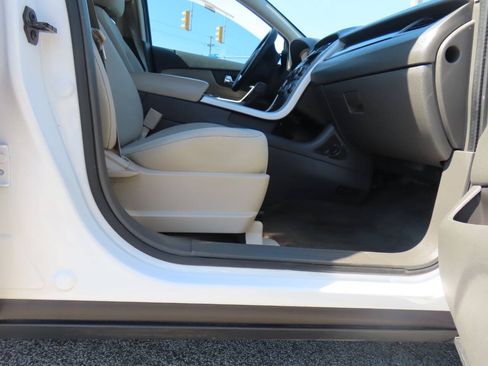 Used 2014 Ford Edge SE FWD image 18