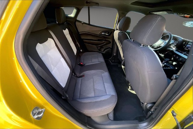 Used 2024 Chevrolet Trax RS w/ Sunroof Package FWD image 25
