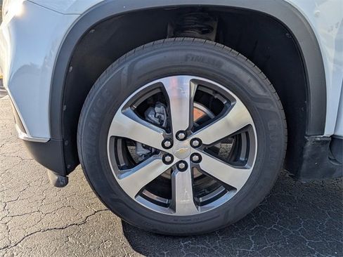 Used 2021 Chevrolet Traverse LT w/ LT Premium Package image 17