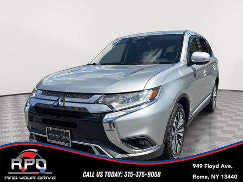 Used 2020 Mitsubishi Outlander SE AWD/4WD image 1