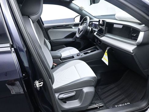 New 2026 Volkswagen Tiguan SE R-Line image 30
