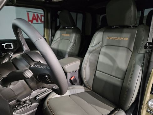 Used 2025 Jeep Gladiator Mojave w/ Convenience Group image 24