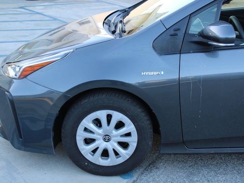 Used 2022 Toyota Prius L Eco image 7