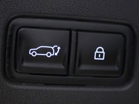 Used 2025 Hyundai Santa Fe Limited image 15