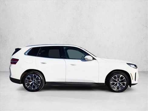 Used 2025 BMW X3 xDrive30i w/ Premium Package image 4