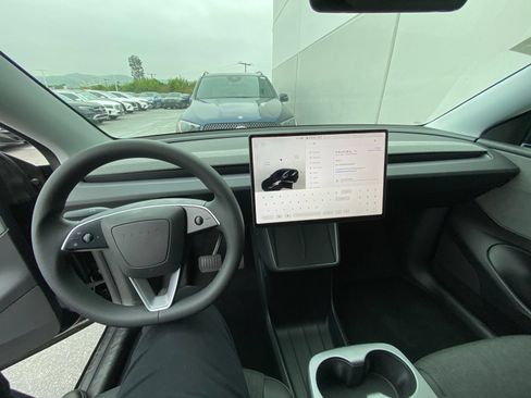Used 2026 Tesla Model Y AWD image 9