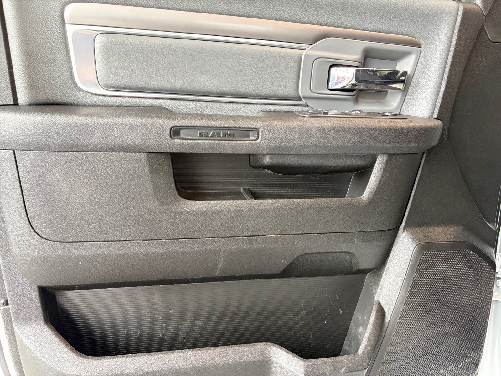 Used 2022 RAM 1500 Classic SLT w/ Electronics Group AWD/4WD image 14