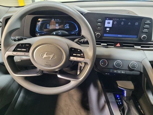 Used 2024 Hyundai Elantra SE FWD image 22