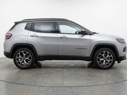 Used 2025 Jeep Compass Limited image 11