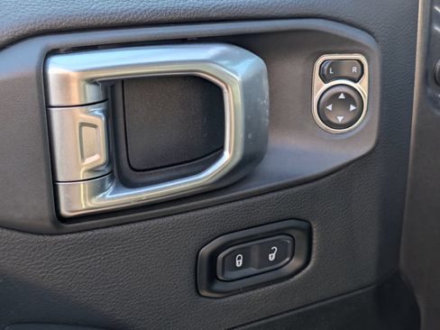 Used 2025 Jeep Wrangler Unlimited Sahara AWD/4WD image 19