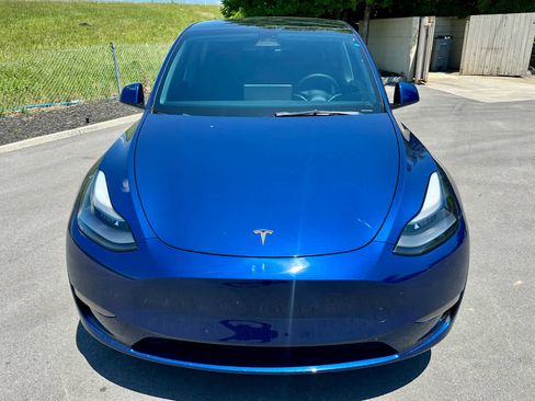 Used 2023 Tesla Model Y AWD image 2