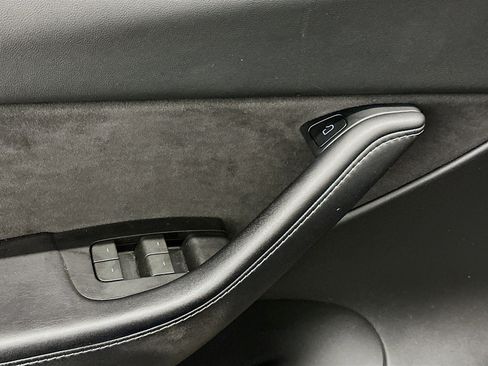 Used 2022 Tesla Model Y Performance image 15