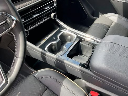 New 2026 Chevrolet Traverse High Country w/ LPO, Floor Liner Package FWD image 7