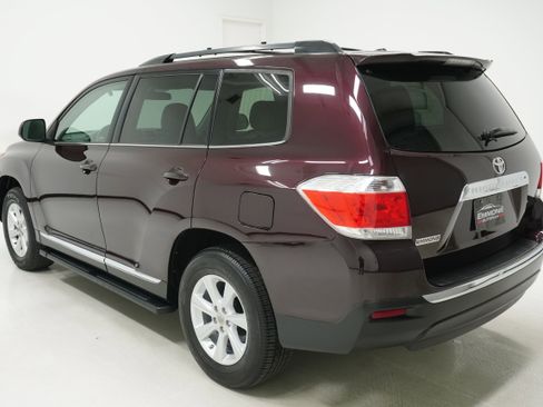 Used 2012 Toyota Highlander FWD w/ Tech Pkg image 6