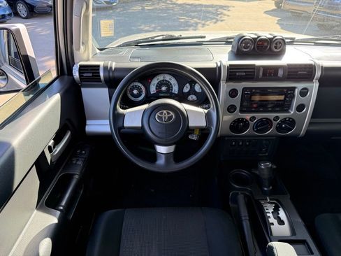 Used 2010 Toyota FJ Cruiser 4WD image 2