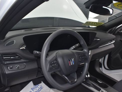 Used 2025 Buick Envista Preferred image 15