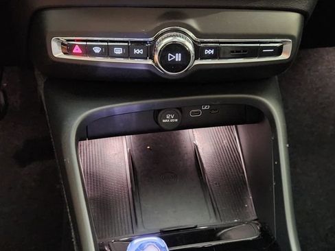 Certified 2026 Volvo XC40 B5 Plus AWD/4WD image 19