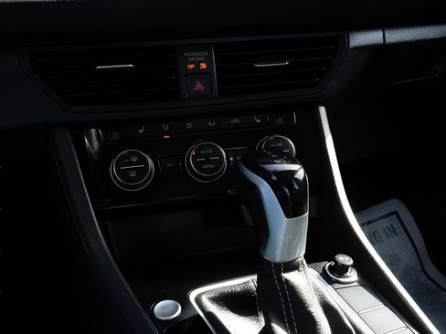 Used 2024 Volkswagen Jetta SE image 30