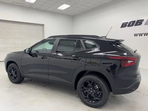 New 2026 Chevrolet Trax LT w/ Driver Confidence Package FWD image 7