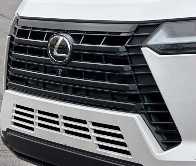Used 2024 Lexus GX 550 w/ Accessory Package (31) AWD/4WD image 6