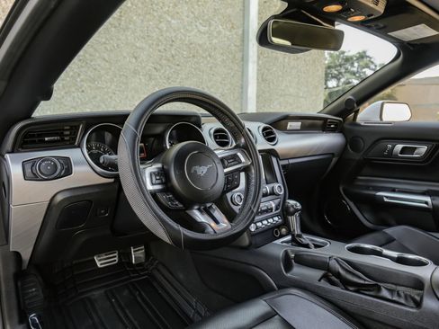 Used 2022 Ford Mustang Premium image 4