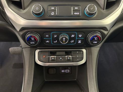 Certified 2023 GMC Acadia SLT w/ Preferred Package image 25