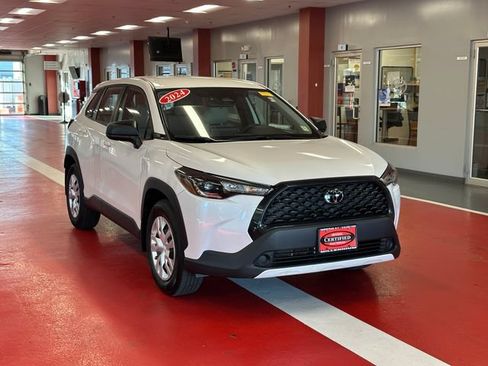 Used 2024 Toyota Corolla Cross L AWD/4WD image 2