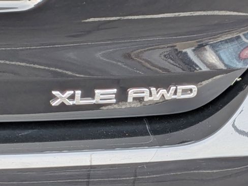 Certified 2023 Toyota Highlander XLE image 10