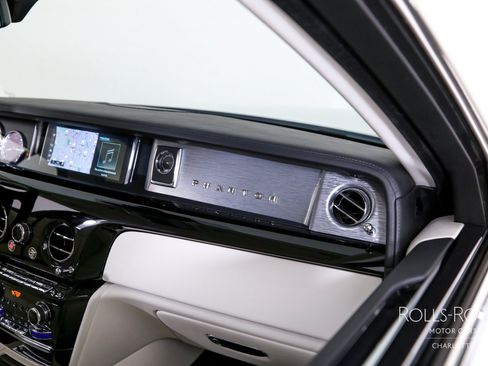 Certified 2024 Rolls-Royce Phantom Sedan RWD image 38