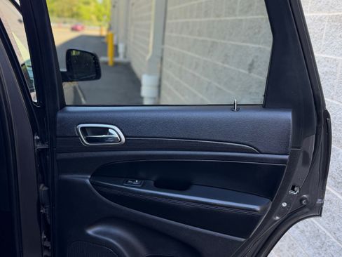 Used 2017 Jeep Grand Cherokee Altitude AWD/4WD image 26