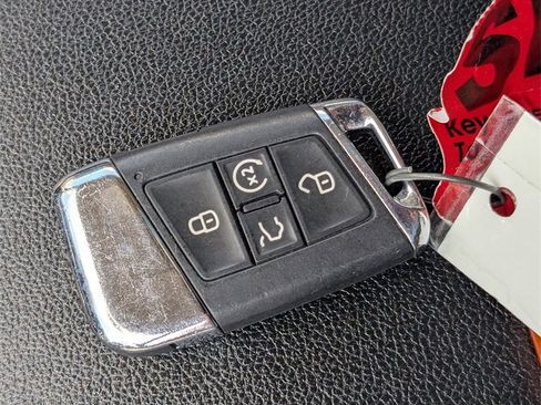 Used 2022 Volkswagen Atlas SE image 33