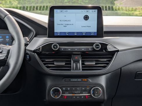 Used 2023 Ford Escape Active w/ Cold Weather Package image 15