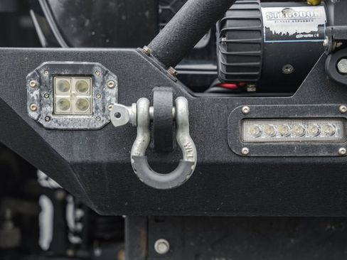 Used 2022 Jeep Gladiator Willys image 16