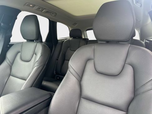 Certified 2025 Volvo XC60 B5 Plus image 19