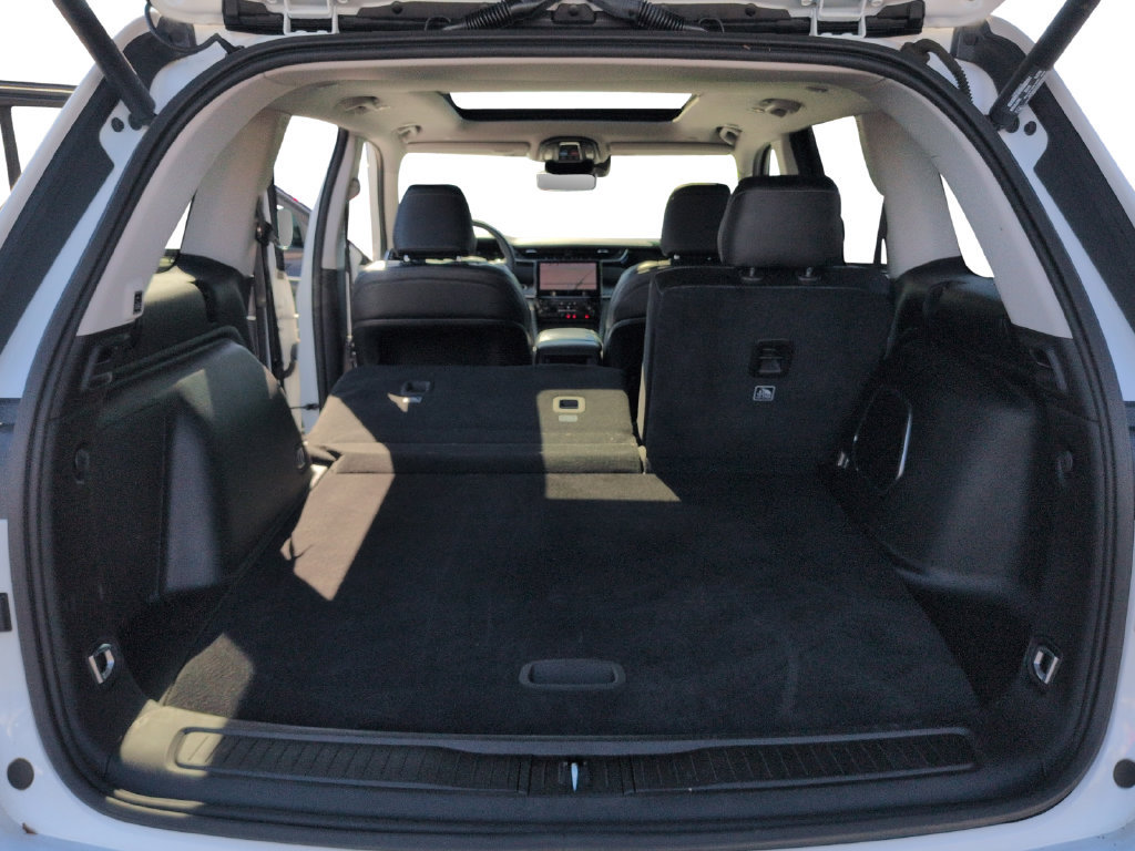 Used 2023 Jeep Grand Cherokee 4WD 4xe w/ Luxury Tech Group II image 28