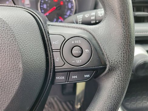 Used 2021 Toyota RAV4 LE image 20