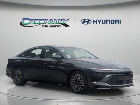 Used 2024 Hyundai Sonata Limited FWD image 2