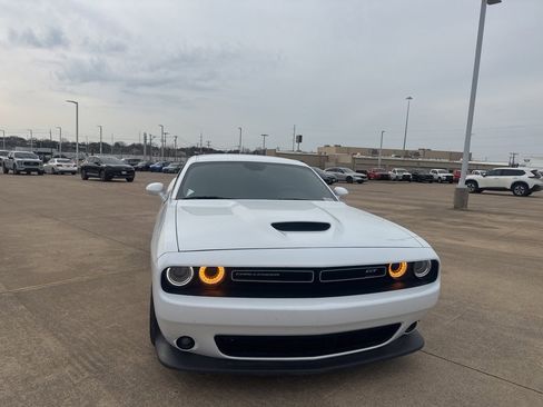 Used 2022 Dodge Challenger GT image 3