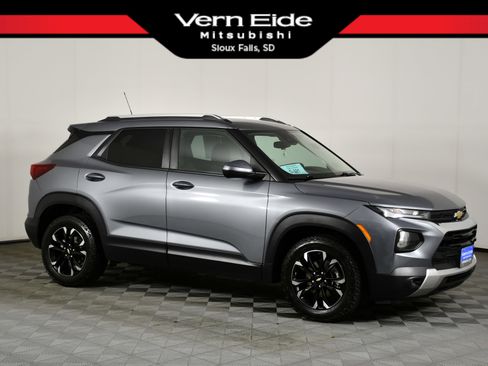 Used 2022 Chevrolet TrailBlazer LT image 1