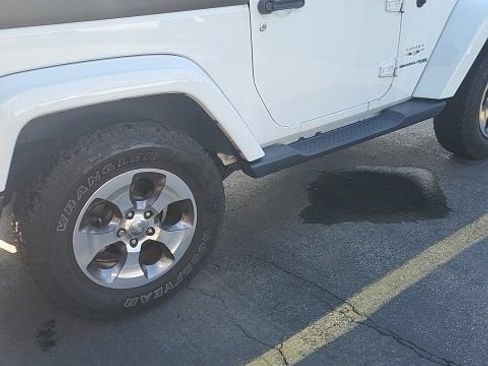 Used 2018 Jeep Wrangler Sahara w/ Connectivity Group AWD/4WD image 11