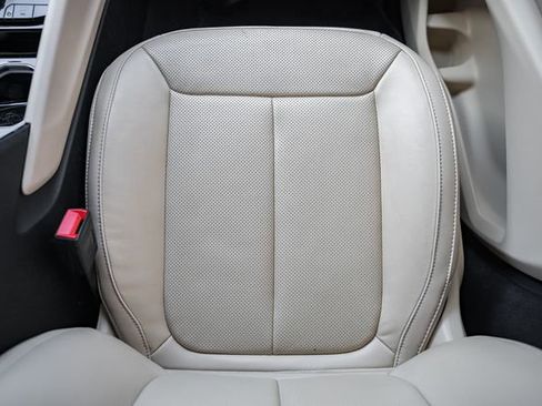 Used 2023 Jeep Grand Cherokee 4WD 4xe w/ Luxury Tech Group II image 33