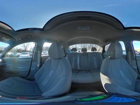 Used 2025 Hyundai Elantra SEL image 41